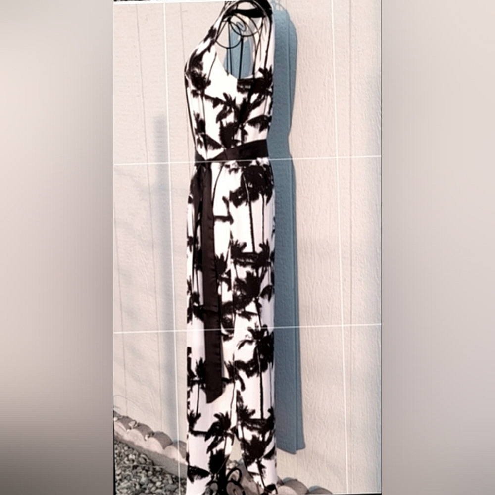 Kensie Maxi Sleeveless Dress - Picture 3 of 11